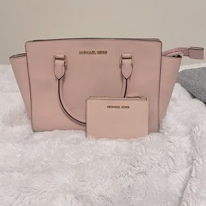 Micheal Kors baby pink purse set